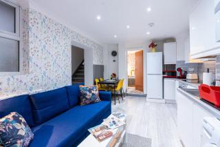 3 BR 3BA Kensington Stay by Plotseeker Sleeps 8 - 9