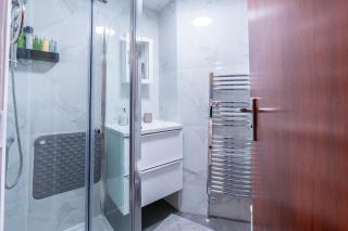 3 BR 3BA Kensington Stay by Plotseeker Sleeps 8 - 1