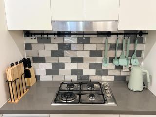 Comfy 3 BED Apt in Homebush - 1