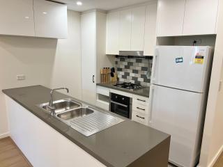Comfy 3 BED Apt in Homebush - 2