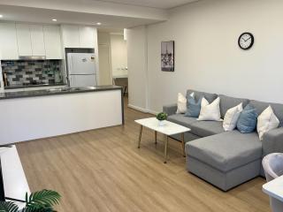 Comfy 3 BED Apt in Homebush - 5
