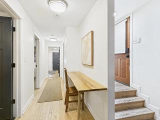 2BR Patio w Fire Pit, Free Parking 5 Gbps - 4