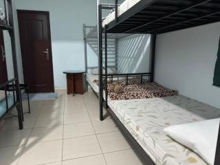 Bed space for Budget Traveler - No Parking - 3