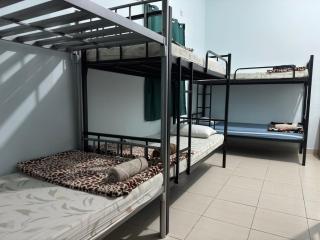 Bed space for Budget Traveler - No Parking - 2