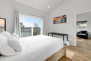 Bright Spacious Modern Getaway - 3