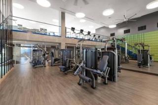 Contemporary 2BR Prime Hollywood Location - 2