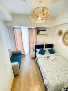 Den and Then City View, Karaoke, Private Balcony - 2