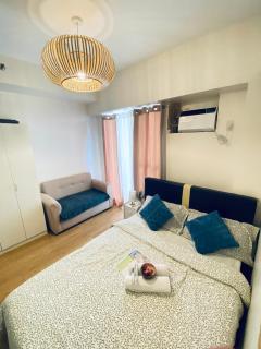 Den and Then City View, Karaoke, Private Balcony - 3