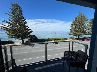 Waves Kaikoura Waterfront Apartment - 6