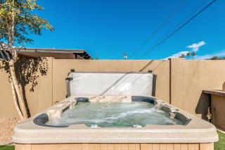 Minutes to Old Town 4BDR/3BA Sports Bar Game Room! - 4