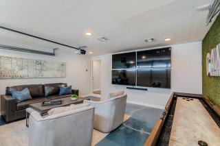 Minutes to Old Town 4BDR/3BA Sports Bar Game Room! - 1