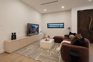 Luxe 3-bedroom Townhouse in Miranda underground parking - 5