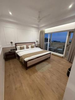 The Lanswood Estate - 8