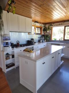 Queen Room with Balcony - Kookaburra Retreat Homestay - 9