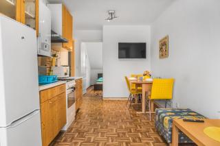 Stylish 2BR Apartment with Balcony in City Center - 7