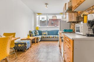 Stylish 2BR Apartment with Balcony in City Center - 2