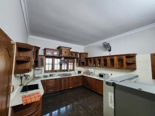 Abida Mansion 4BHK Near MCP Convention Centre IJK - 2