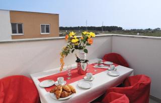 2 Bedroom Stunning Apartment In Nin - 5