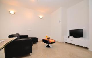 2 Bedroom Stunning Apartment In Nin - 5