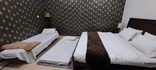 Pinewood Guest House - 9