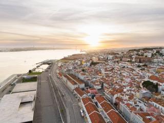 Central Lisbon 41 bed River front - 5