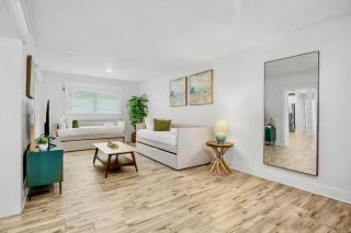 Barefoot by the Bay at Bayside Bungalow - 4