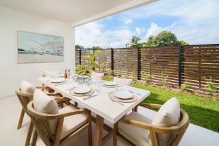 Wooden Tone LUX 2BR Walk to Beach Sky Pool Deck - 8