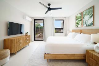 Wooden Tone LUX 2BR Walk to Beach Sky Pool Deck - 1