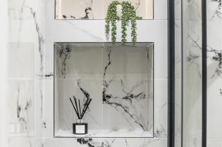 Modern High Rise Two Bed Apartment Central Croydon - 5