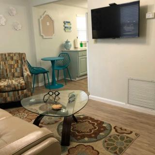 Quiet-Clean-Cottage-Dogs Kitchen - 7