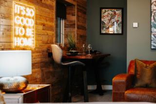 Boutique Shrewsbury Suites - 2