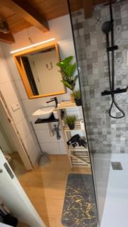 Airbhouse Private Rooms & Apartments - 5