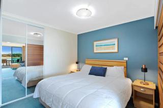 1 Bedroom Waterfront Apartment - Rooftop Pool & Spa - 4