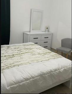 Private room with attached bathroom 10 min to airport and Seaworld,warner bros ,yas mall - 5