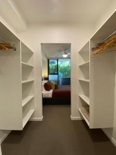 Urban Retreat - Shared Apartment with Queen Bed and Private Ensuite - 7