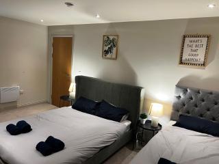 Leeds City Centre - Modern Apartment - Sleeps 4 - 5