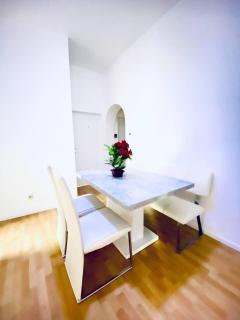 Cozy 4-Bedroom Apartment , Perfect for Groups - 8