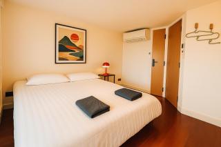 ModernSpacious-5 Min Walk BTS Ploenchit-Central World - 2