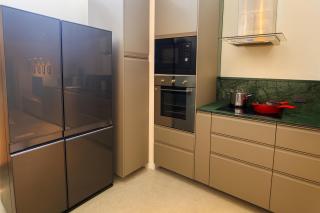 ModernSpacious-5 Min Walk BTS Ploenchit-Central World - 3