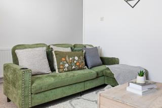 Comfy & spacious home, Fast Wifi,Parking, near Bury City Center and The Rock - Bury - 4