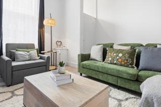 Comfy & Spacious Home, Fast Wi-Fi , free Parking, Sleeps 7 , Long Stays Welcome, Bury city centre - Bury - 1