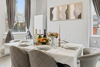 Bury Town Centre House with Parking & Fast WiFi - 2