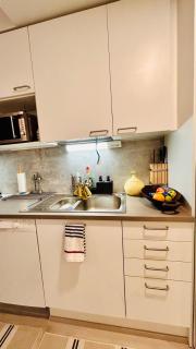 Convenient Airport Stay Beside Big Mall - 9