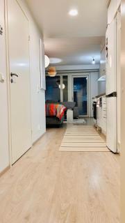 Convenient Airport Stay Beside Big Mall - 0