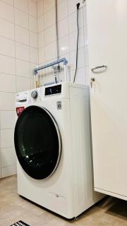 Convenient Airport Stay Beside Big Mall - 1