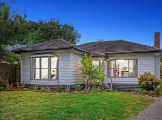 Elegant family home in Croydon near shops and transit - 0