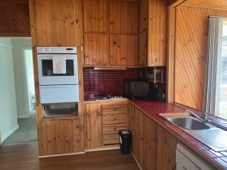 Elegant family home in Croydon near shops and transit - 9