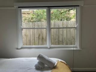 Elegant family home in Croydon near shops and transit - 6