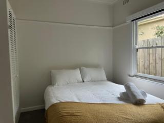 Elegant family home in Croydon near shops and transit - 1