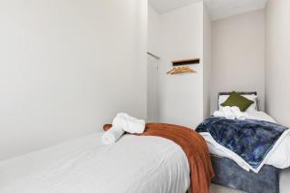 Bury Town Centre House with Parking & Fast WiFi - 7